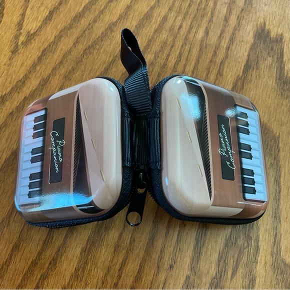 NWOT Creative & Cute Piano Pattern Coin Purse - Picture 3 of 4